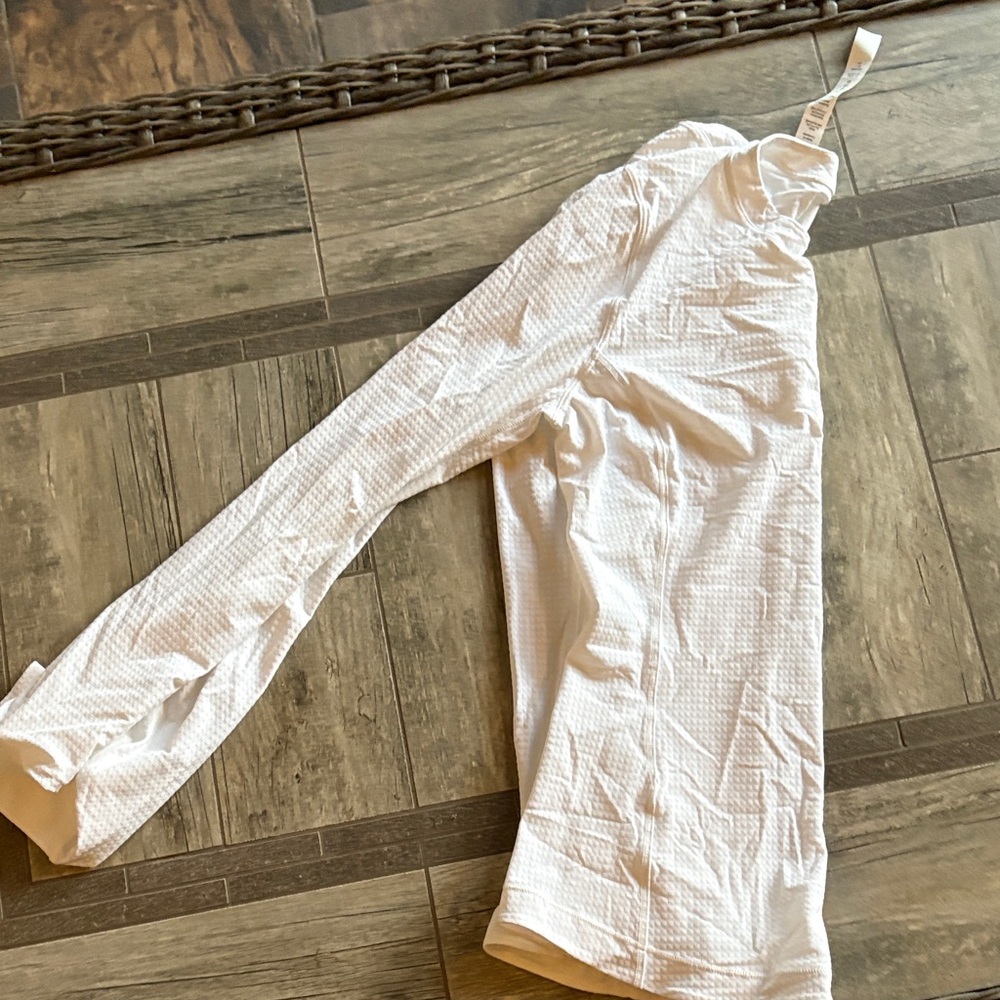 lululemon NWT athletica White Top-Ventilated Mesh-back Run Long Sleeve